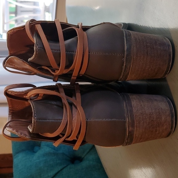 ETC!- Womens 2 toned Strappy Ankle boots Block Heel lace up back New! Sz.7 - Picture 4 of 10